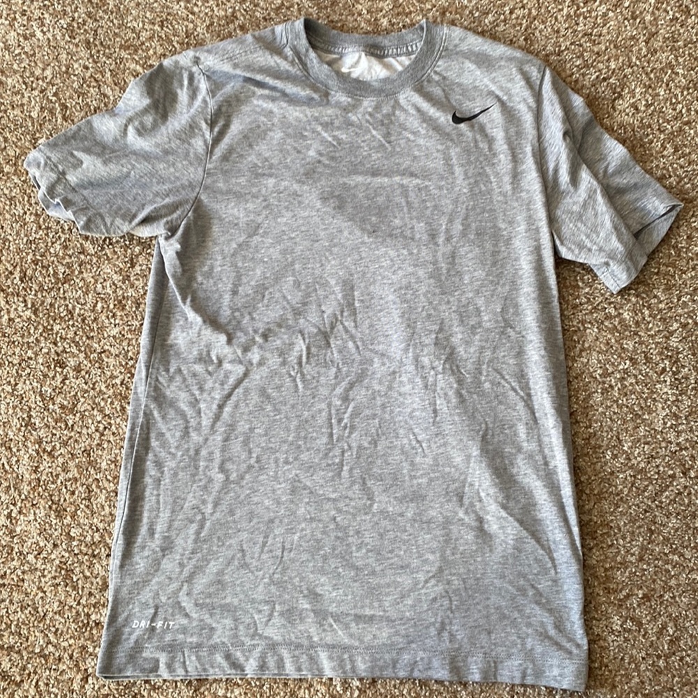 Nike grey tshirt men’s small
